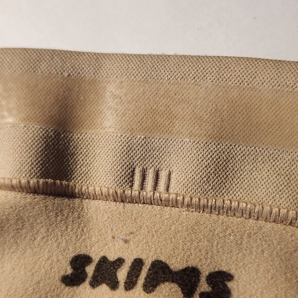 Skims, Tummy control and Butt enhancement shorts, light tan color, Size XL - Picture 6 of 6